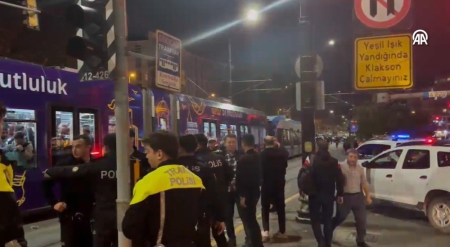 Yolun karşısına geçmeye çalışırken tramvay çarptı