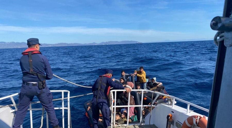 54 kaçak göçmen yakalandı, 34 kaçak göçmen kurtarıldı