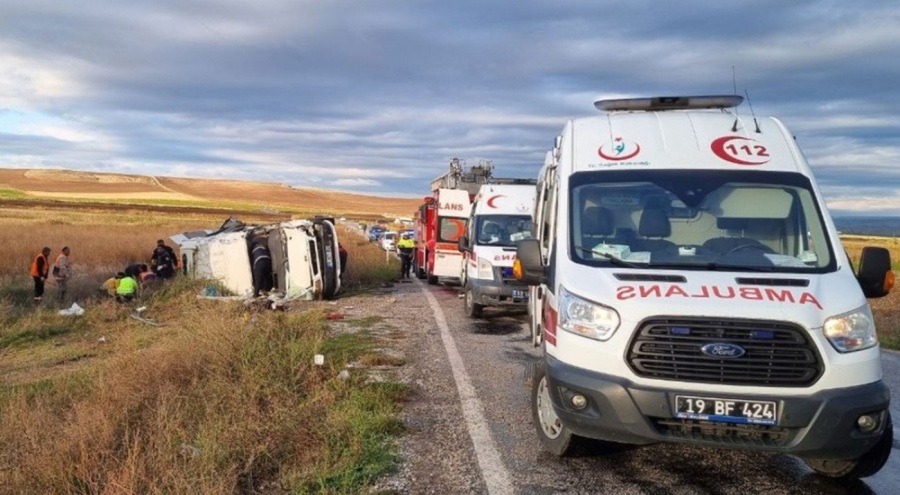 Minibüsle tanker çarpıştı! Ölü ve yaralılar var