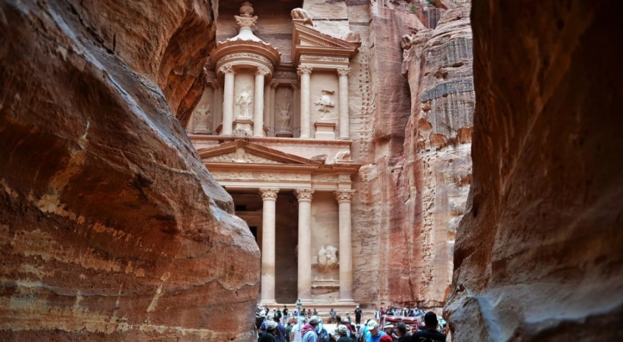 Petra'da gizli mezarlar bulundu