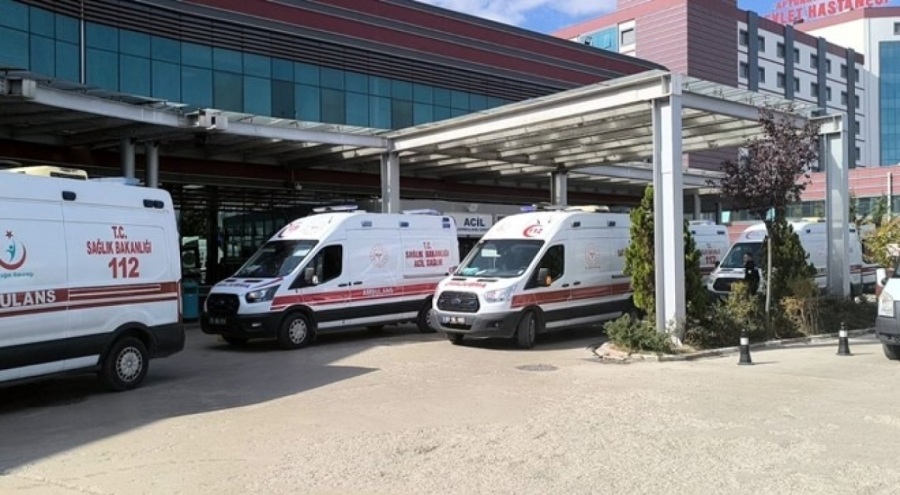 Turist kafilesini taşıyan tur otobüsü devrildi: 22 yaralı