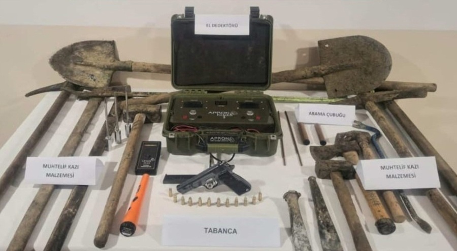 Kaçak kazıya suçüstü! Çok sayıda gözaltı