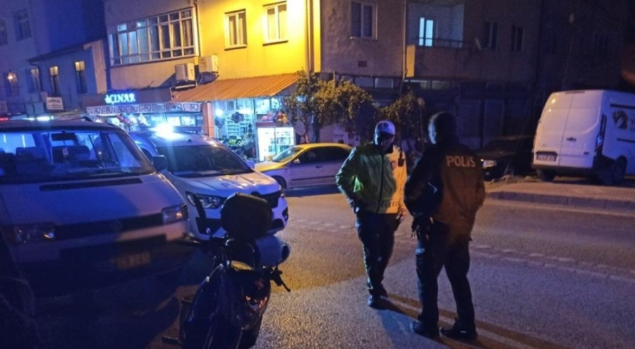 Motosiklet yayaya çarptı: 2 yaralı