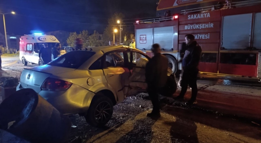 İki otomobil çarpıştı: 3 yaralı