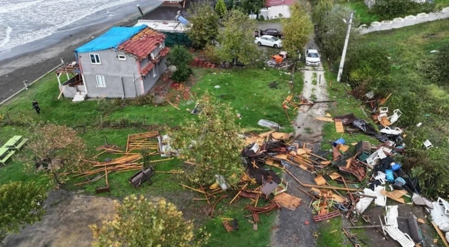 Düzce'de hortum sebebiyle bazı evler zarar gördü