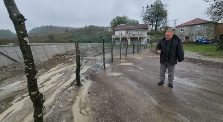 Arazisini yol yapanlara kızıp tel örgü çekti! ''Tepki amaçlı yaptım''