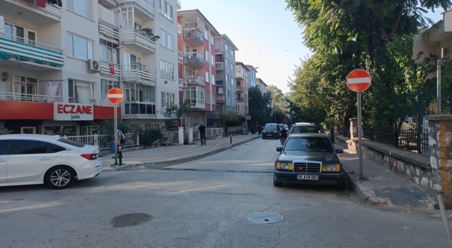 Kükürtlü'deki trafik levhaları yenilendi