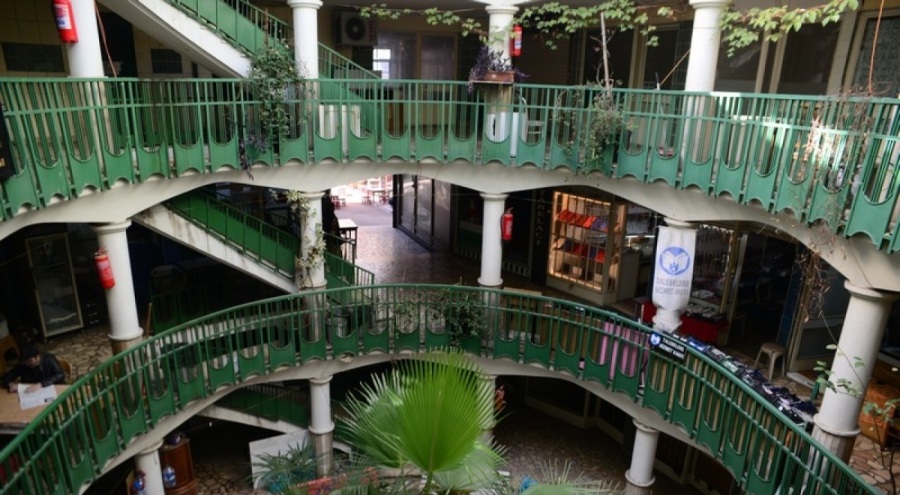 Bursa'daki asırlık 'Ahşap Han'da, unutulmaya yüz tutan meslekler de yaşatılıyor