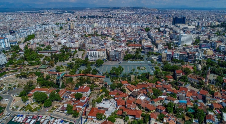 Yabancılar en çok Antalya'dan konut alıyor