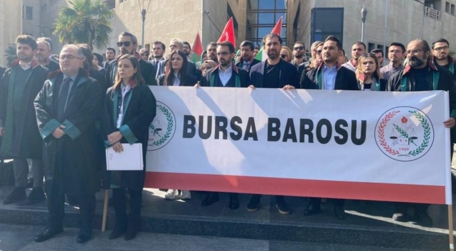 Bursa'da avukata duruşma salonu önünde saldırı
