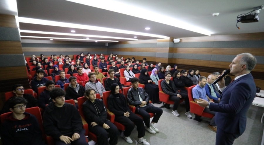 İnegöl Belediye Başkanı Alper Taban öğrencilerle bir araya geldi
