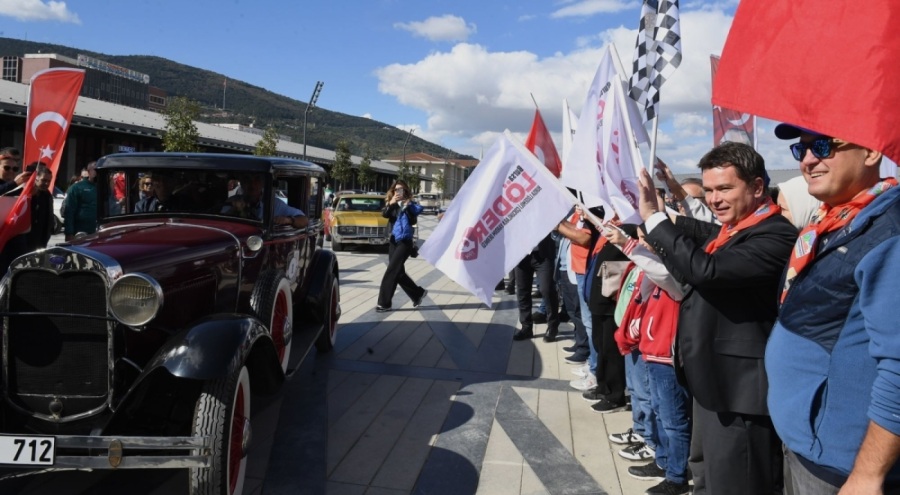 Bursa'da klasik otomobiller bu kez lösemi farkındalığını artırmak için yola çıktı