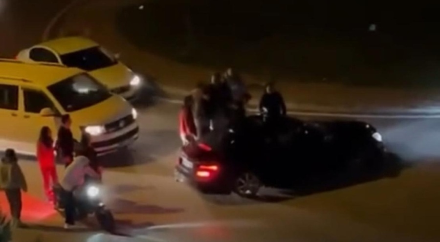 Bursa'da kavşakta drift attı! Kendisini uyaranlara tepki gösterdi