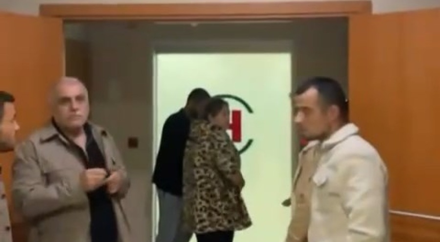 Skandala karışan hastanede gergin bekleyiş