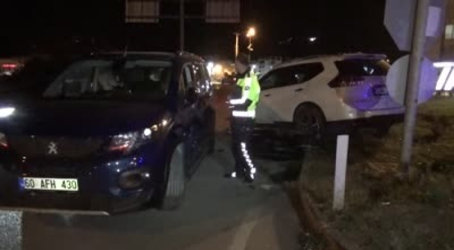 3 otomobil çarpıştı! 5 yaralı