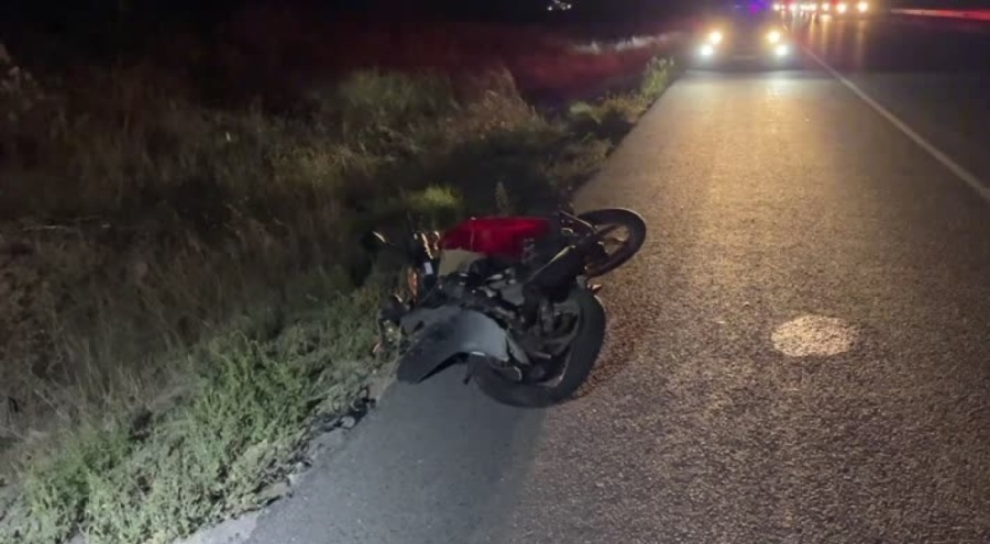 Otomobilin çarptığı motosikletli hayatını kaybetti