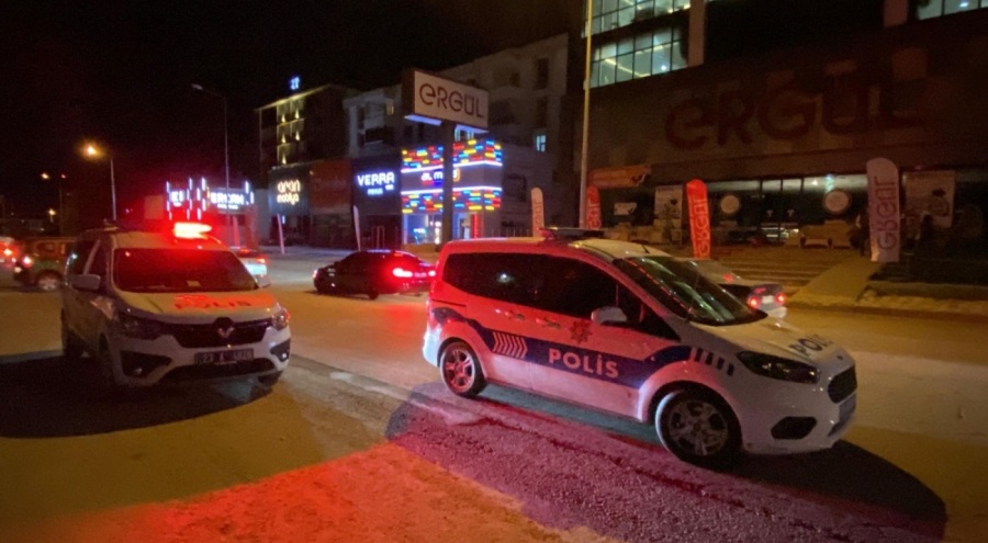 Düğün salonunda bıçaklı kavga! 4 yaralı