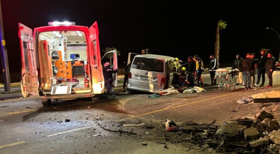 Minibüs devrildi! 1 kişi öldü, 4 kişi yaralandı