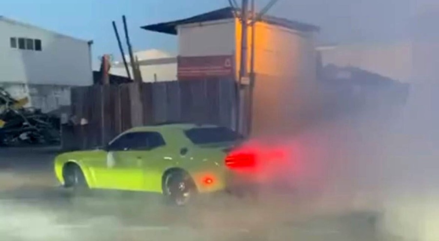 Bursa'da cadde üzerinde lüks aracıyla drift attı!