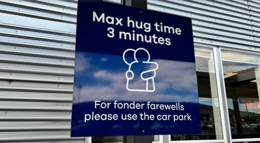 Yeni Zelanda'da uzun sarılmak yasak!