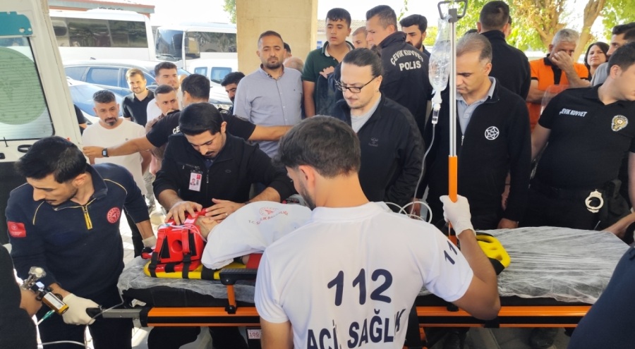 Bıçağın üzerine düşen Kerem bebek, ambulans helikopterle Diyarbakır'a sevk edildi