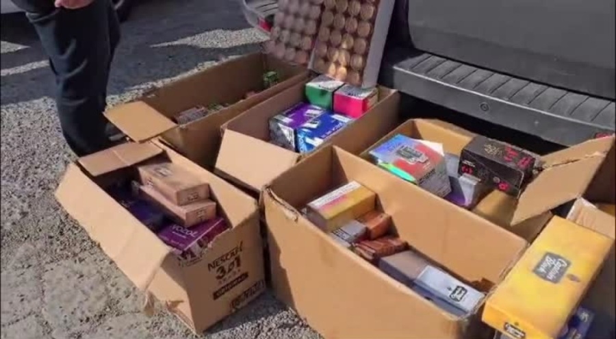 Minibüsle kaçak ürün taşıyan 2 şüpheli yakalandı