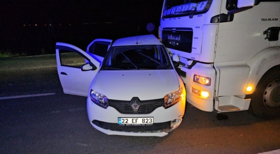 TIR ile çarpışan otomobil ehliyetsiz sürücüsü, alkollü olduğu belirlendi