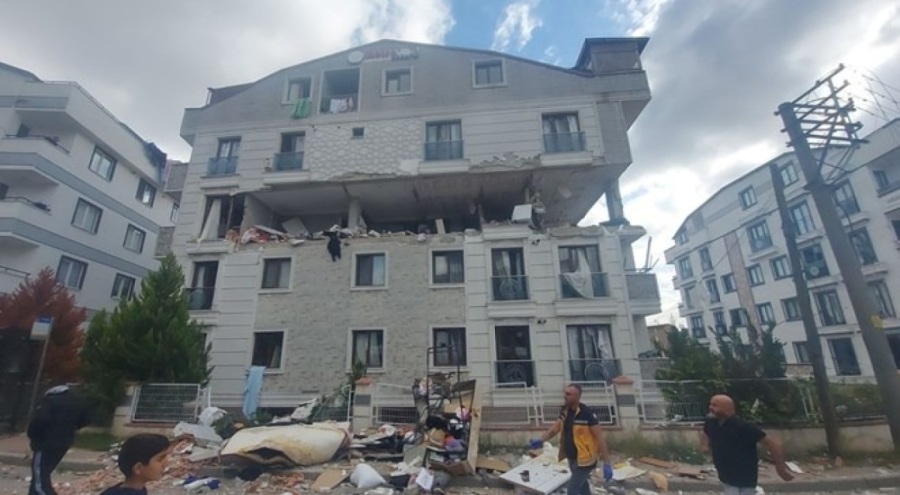 Bir binada korkutan patlama! 7 yaralı