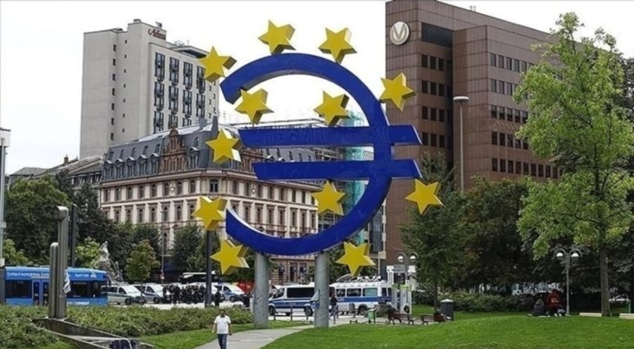 Euro Bölgesi'nin kamu borcu yükseldi