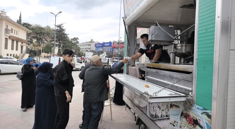 Cami imamı FETÖ elebaşı Gülen'in ölümü nedeniyle lokma dağıttırdı