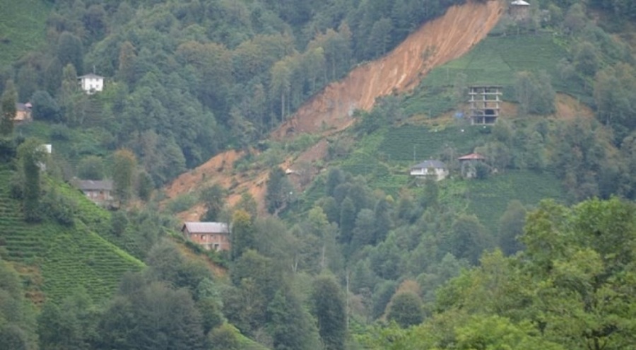 Rize'de heyelan riski nedeniyle 13 ev tahliye edildi