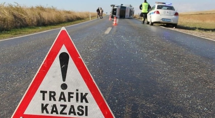 Hafif ticari araç şarampole devrildi: 6 yaralı