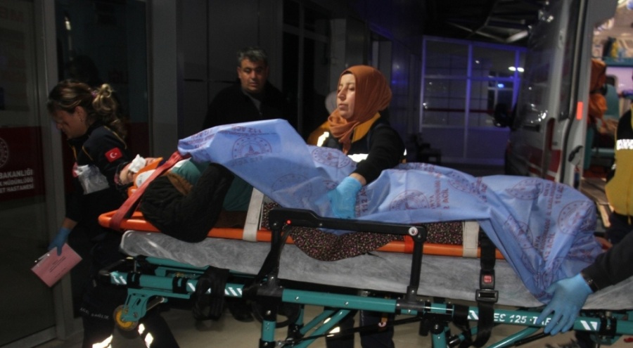 Tarım işçilerini taşıyan traktörün römorku devrildi! 5 yaralı