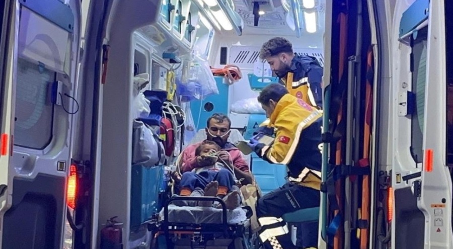 Isınmak için çadırın içinde mangal yaktılar, dumanından zehirlendiler