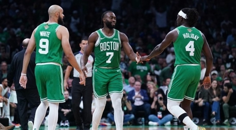 NBA'de son şampiyon Boston Celtics sezona rekorla girdi