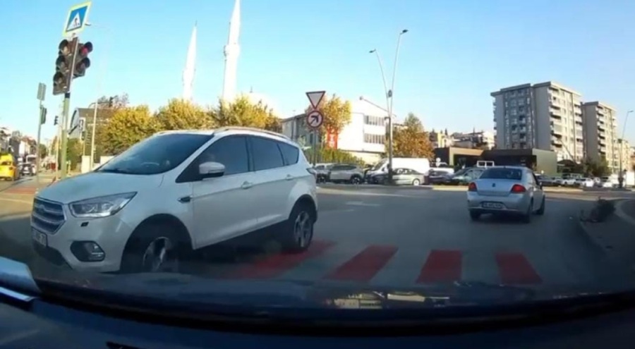 Bursa'da bir sürücü uyarılara rağmen ters yönde ilerlerdi