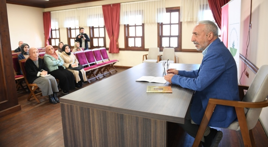 Osmangazi'de pozitivist ve materyalist akımların Türk düşünce tarihine etkileri konuşuldu