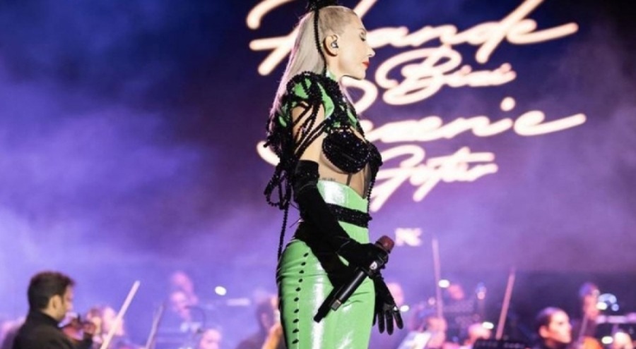 Hande Yener konserinde katledilen kadın ve çocukları andı
