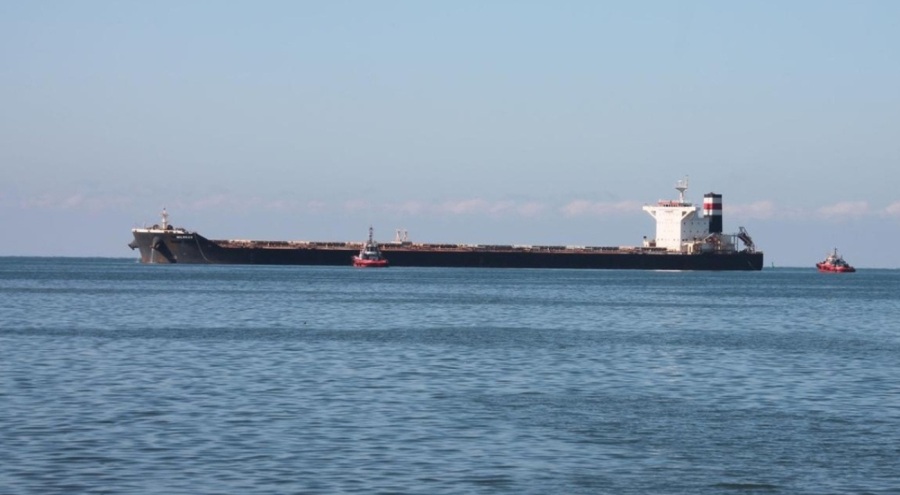 Kargo gemisi karaya oturdu