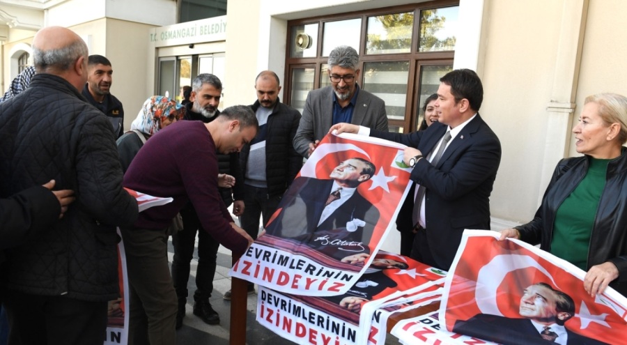 Osmangazi Belediyesi Cumhuriyet Bayramı hazırlıklarına devam ediyor: 10 bin Ata Posteri dağıtılacak