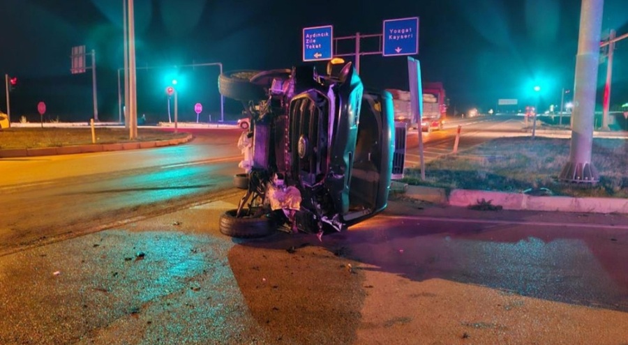 Cip ile minibüs çarpıştı: 3 yaralı