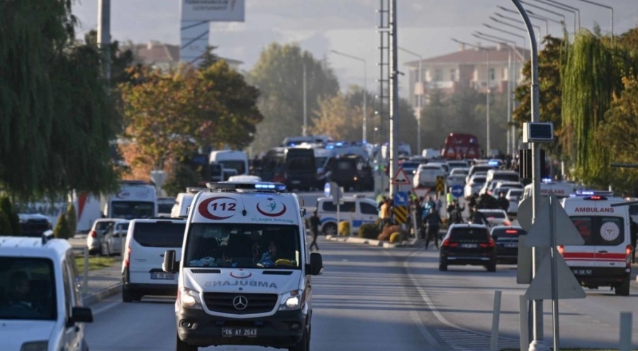 Cevdet Yılmaz ve Bakanlar terör saldırısında yaralananlara hastane ziyaretinde bulundu