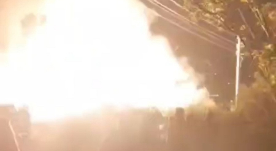 İzmir'de yangın esnasında patlayan tüp paniğe sebep oldu