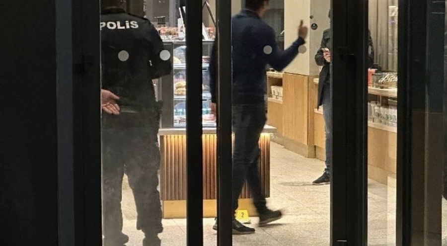 Kahve zinciri olan Starbucks'a molotoflu saldırı!