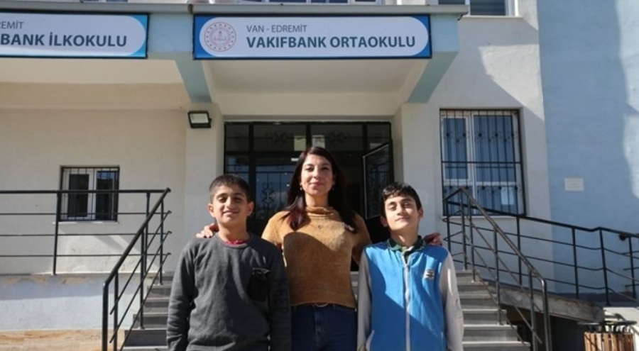 Heimlich manevrasıyla öğrencisinin hayatını kurtardı