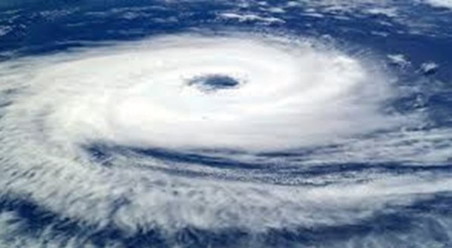 Hindistan'da fırtına! 300 bin kişi tahliye edildi