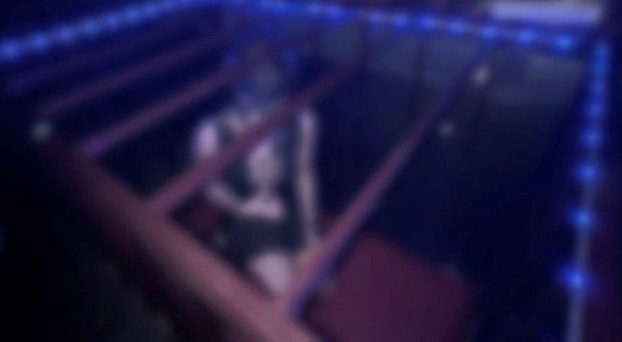 Beyoğlu'nda gece kulübündeki kırbaçlı partiye baskın!