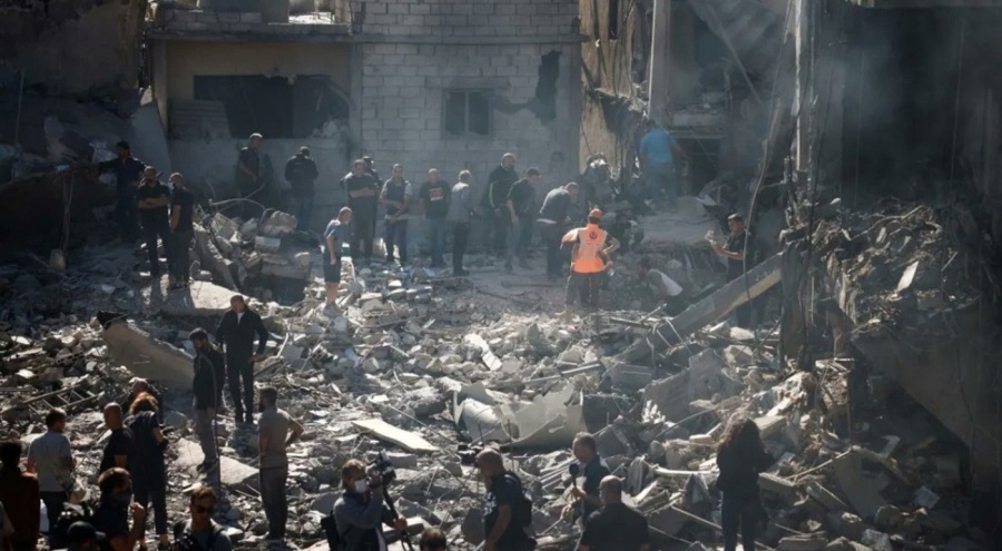 İsrail, Gazze'de sivillerin sığındığı okulu vurdu! Çok sayıda ölü