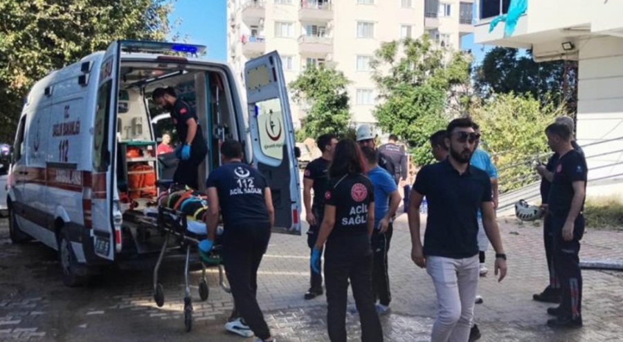 İnşaat iskelesi çöktü! 2 işçi yaralandı