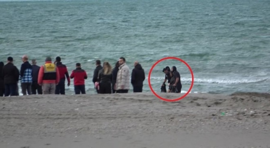 İntihar etmek isteyen kadını dalgıç polisler kurtardı